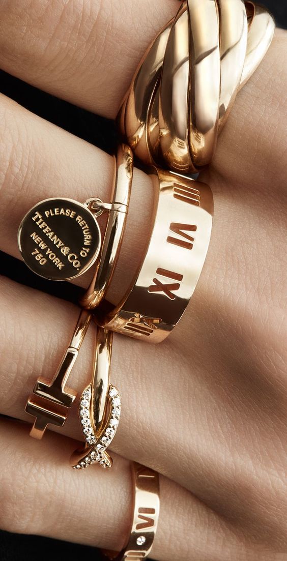 Check out our list of five jewelry trends you should try this 2019!