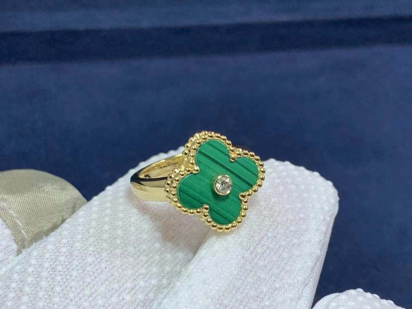 18K Yellow Gold Van Cleef & Arpels Vintage Alhambra Malachite Diamond Ring VCARO3QM00