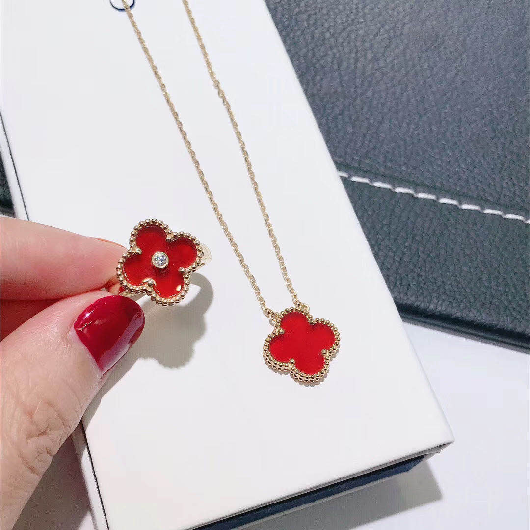 Van Cleef & Arpels 18K Yellow Gold Carnelian Diamond Vintage Alhambra Ring VCARD40800