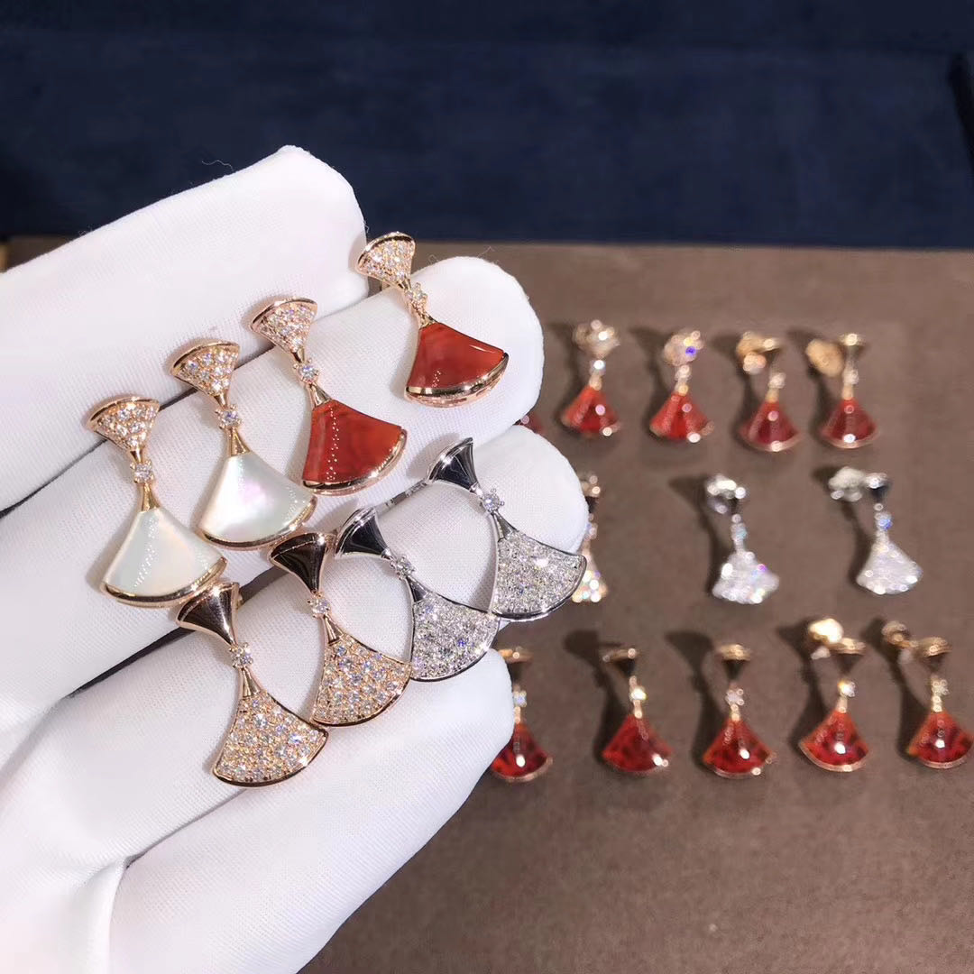Authentic Bvlgari Divas’ Dream Earrings 18k Rose Gold with White Mother of Pearl and Diamond