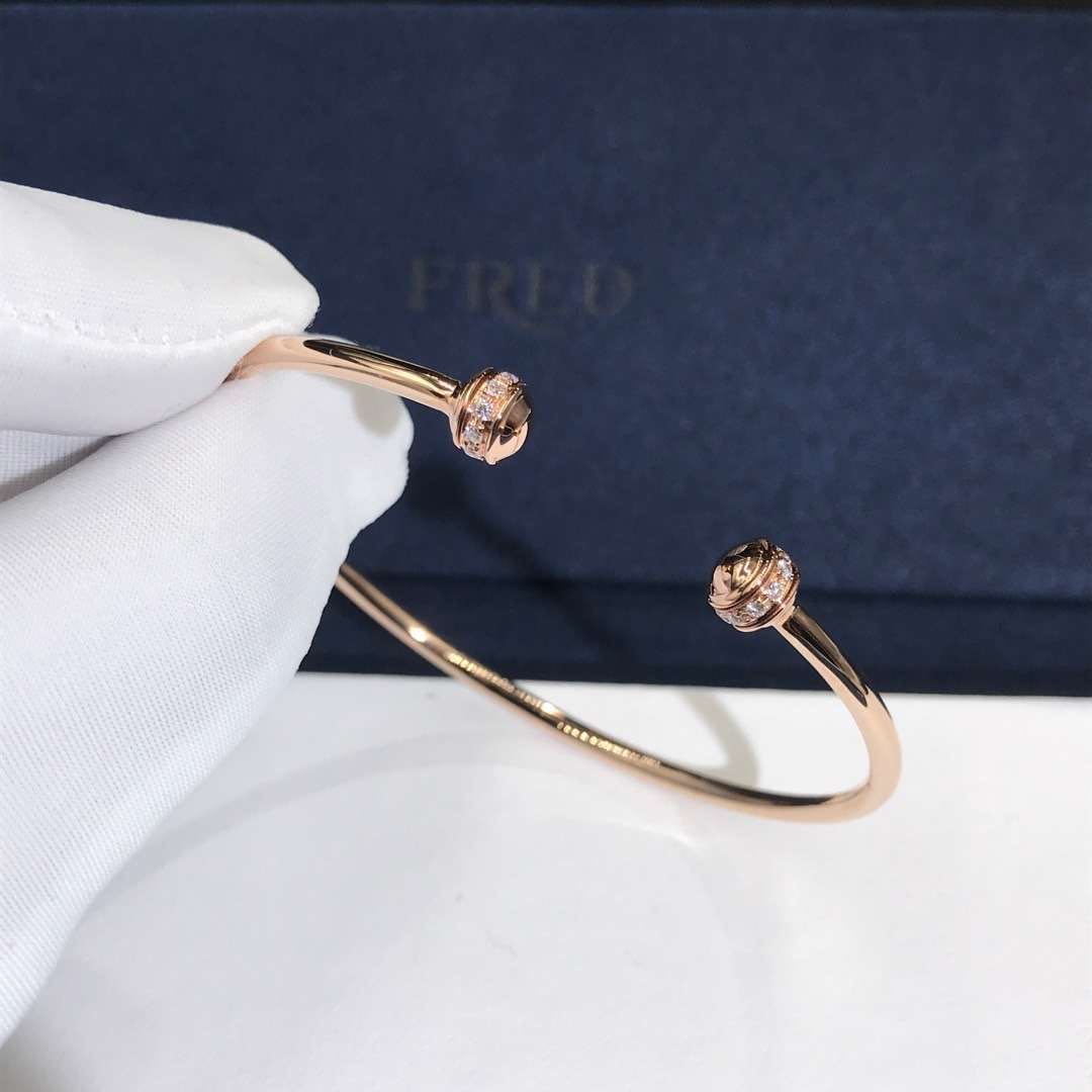 Piaget Possession Open Bangle Bracelet in 18kt Rose Gold with Diamonds