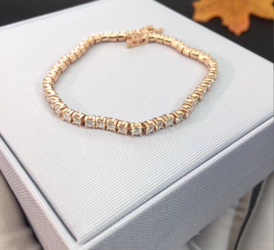 Cartier Essential Lines Bracelet 18k Yellow Gold Diamonds N6707917